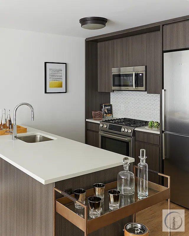 Building Photo - 1 bedroom in LONG ISLAND CITY NY 11101