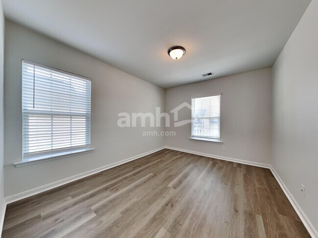 Building Photo - 517 Bush Dr