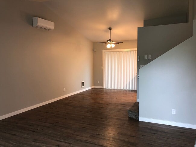 Building Photo - Completely updated 3 bedroom 1 bath duplex!