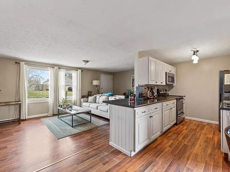 Building Photo - 1353 Firethorne Dr