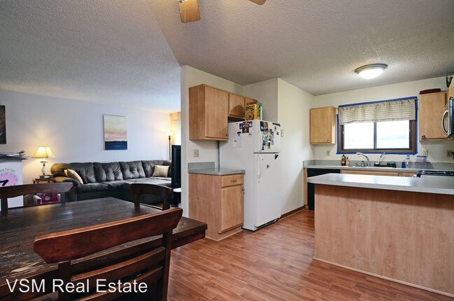 Building Photo - 7644 Wedgewood Ct N