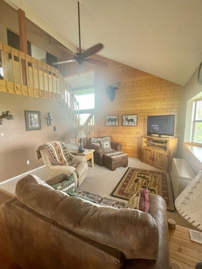 Primary Photo - Beautiful Lake Hatcher Home With Views of ...