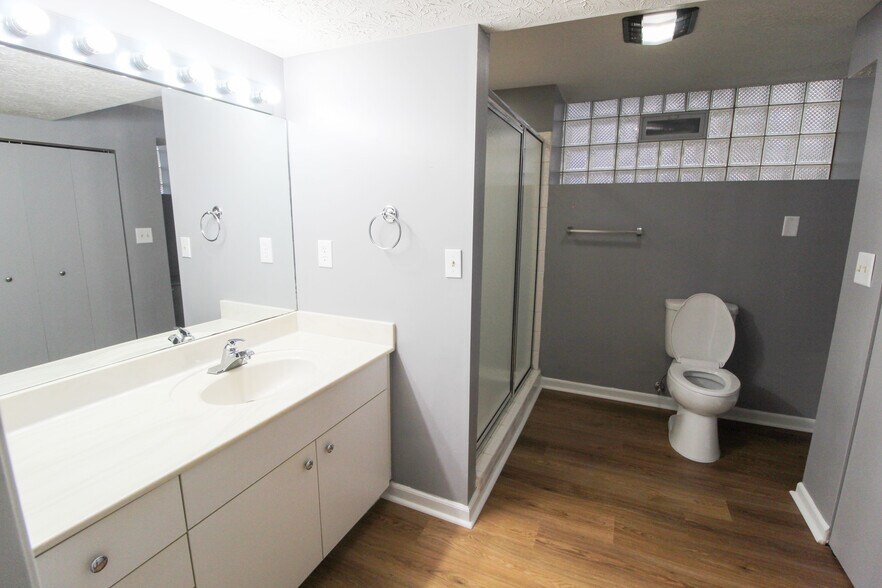 Building Photo - 2127 Deerfield Pl
