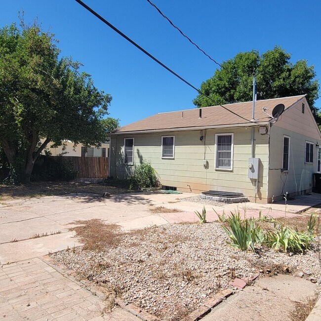 Building Photo - House for rent