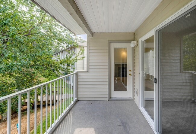 Building Photo - *** 8 WEEKS FREE, this unit ONLY! Quartz C...