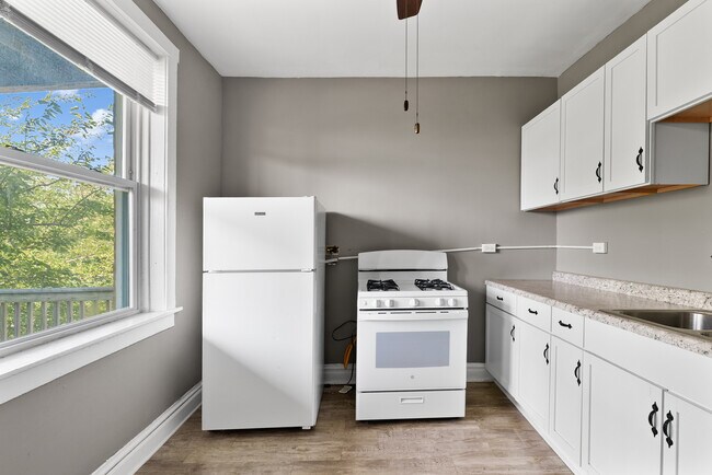 Building Photo - 340 S Homan Ave