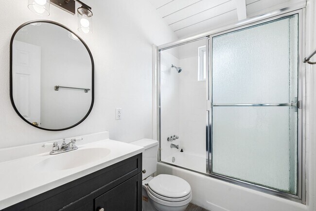 Building Photo - 316 E 21st St