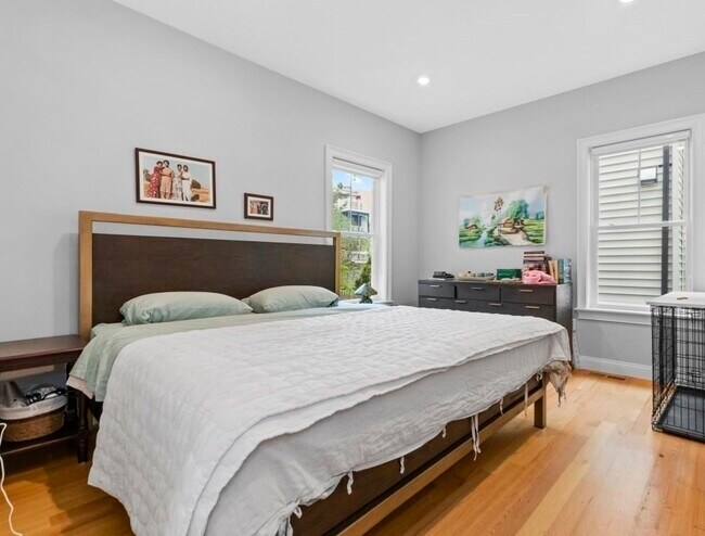 Building Photo - 25 Chilcott Pl