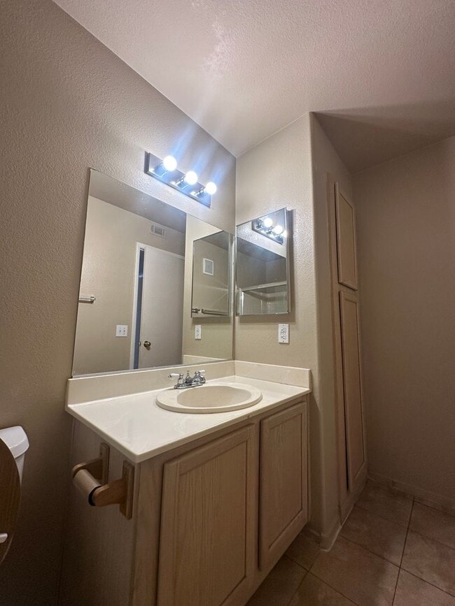 Building Photo - 5222 Mandalay Springs Dr