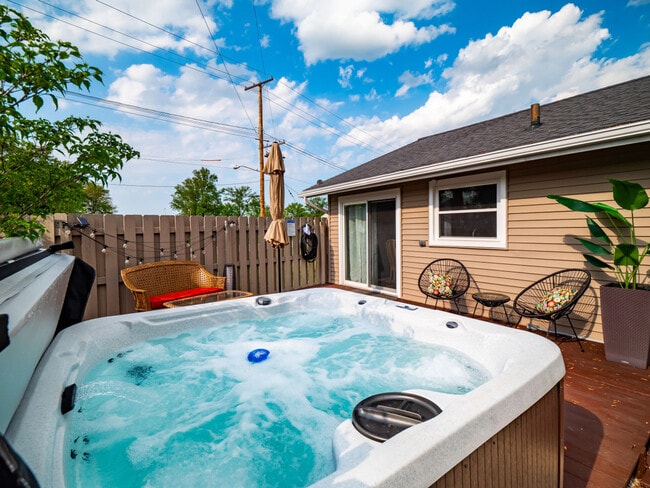 Building Photo - 126 Beachwood Ave