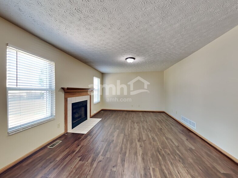 Building Photo - 2661 Hardwood Ave