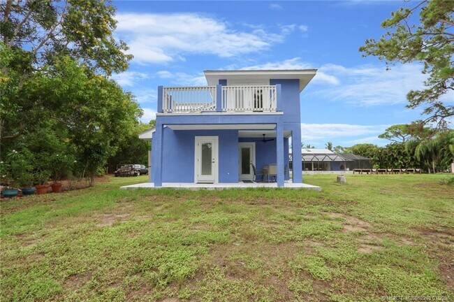 Building Photo - 64 NE Acacia Trail