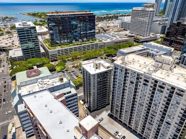 Building Photo - Coty Tower 703