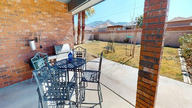Building Photo - 3-Bedroom/2.5-Bathroom in Alamogordo, NM