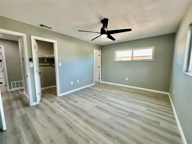 Building Photo - 460 Base Ave E