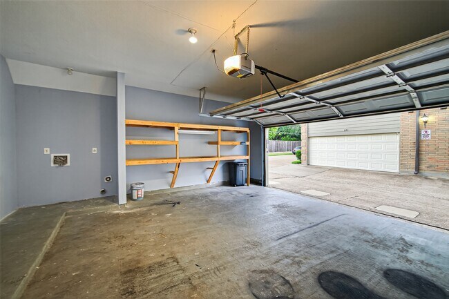 Building Photo - 9850 Pagewood Ln