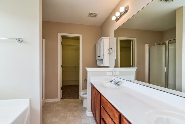 Building Photo - 2701 Sedgeview Ln NE