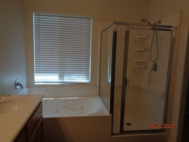 Building Photo - Spacious One Story in West Palmdale with 1...