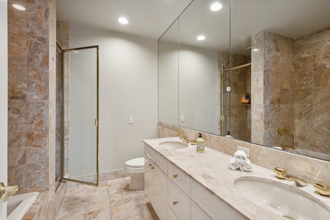 Main Bathroom - 845 United Nations Plz