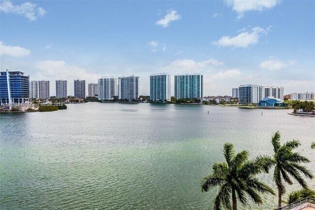 Building Photo - 3600 Mystic Pointe Dr