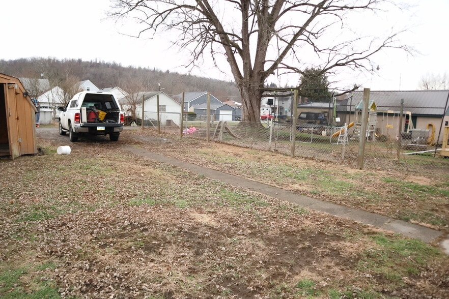 Building Photo - 504 Underwood Ave