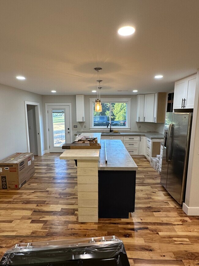 Eat in Kitchen - 869 Starr Hill Rd