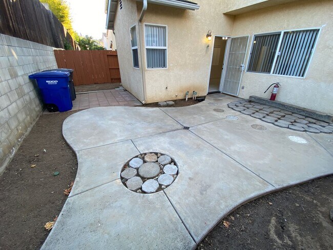 Building Photo - Beautiful 3 Bedrooms in Granite Hills