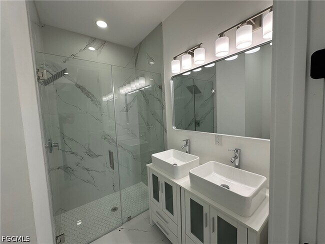 Building Photo - 1051 Eisenhower Blvd