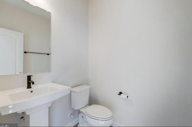 Building Photo - 10810 Meridian Hill Way
