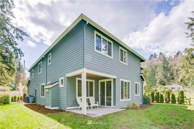 Building Photo - Beautiful 5 Bedroom 4 Bathroom Home in Lake Forest Park!