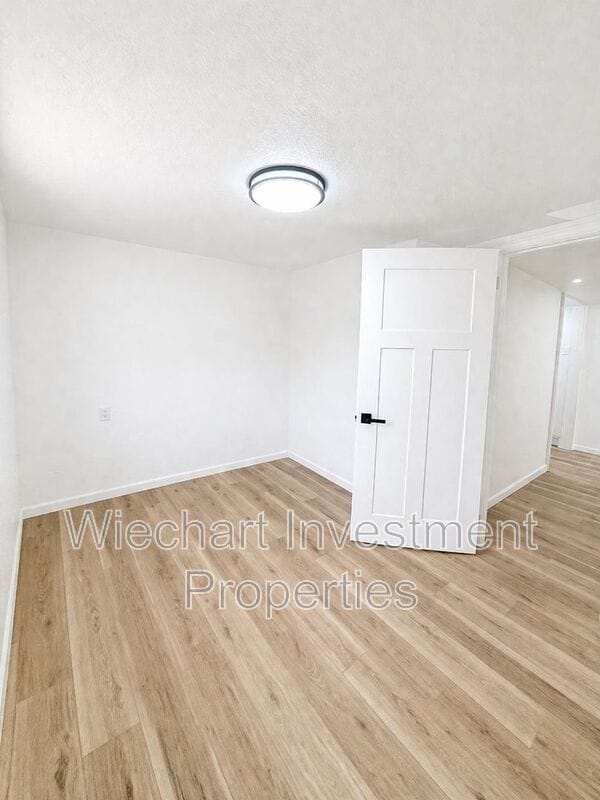 Building Photo - 409 Gibbs Ave