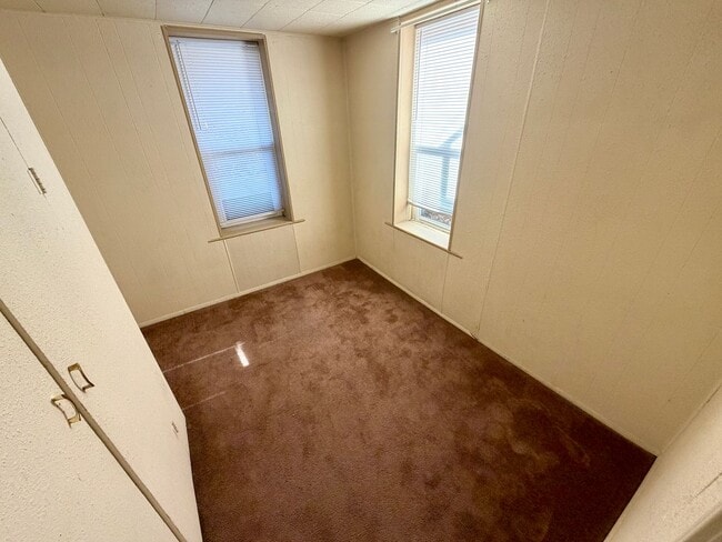 Building Photo - 200 Chaucer/587 Highland