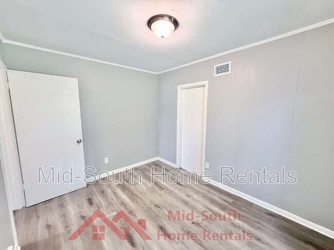 Building Photo - 1730 Tahiti Ln