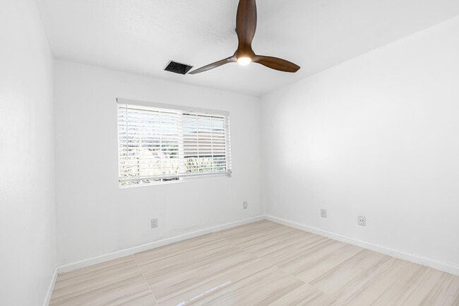 Building Photo - 4401 W McRae Way