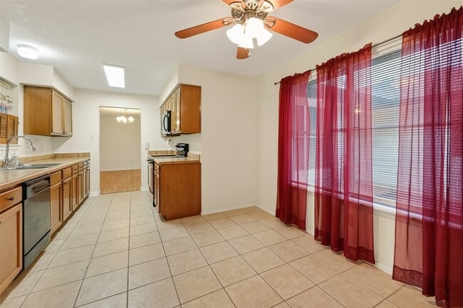 Building Photo - 21623 Crescent Heights St