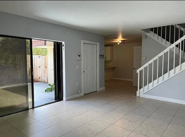 Building Photo - 308 3rd Ln