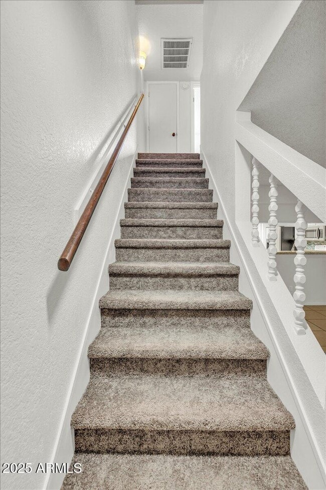 Building Photo - 2437 E Tracy Ln