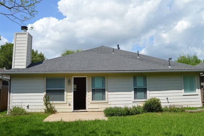 Building Photo - 18011 Rose Hill Park Ln