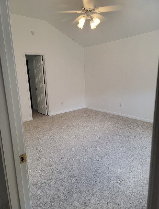 Building Photo - 303 Lazy Ln