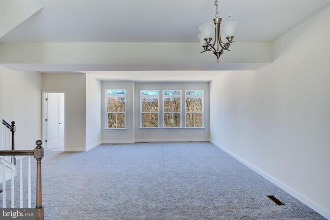 Building Photo - 29 Independence Ct