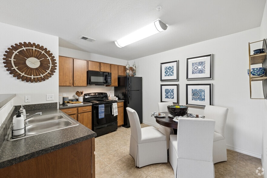 2BR, 2BA - 1,035SF - Kitchen - Berrington Village