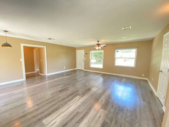 Building Photo - 908 Teatro Ct