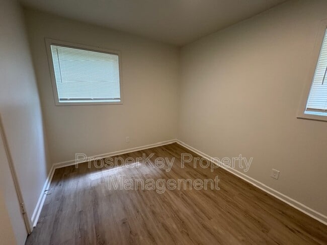 Building Photo - 861 Wright Dr