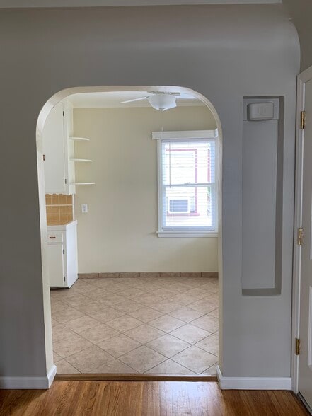 Living room looking into eating area - 318 N Bushnell Ave