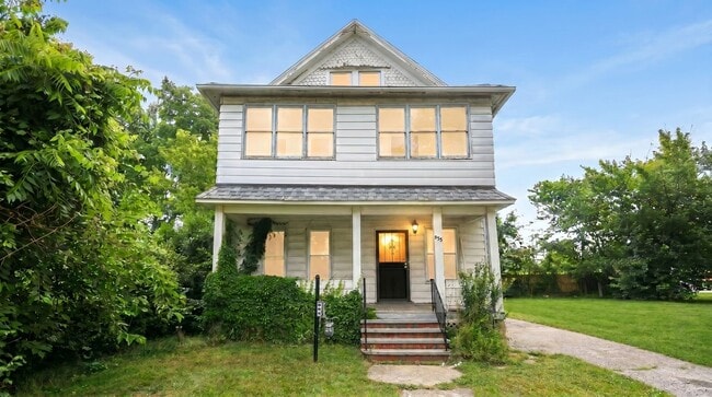 Building Photo - 853 E 155th St