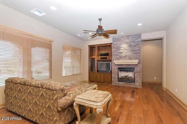 Building Photo - 4842 E Firestone Dr