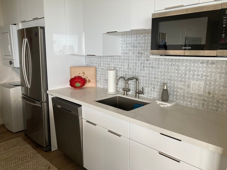 Building Photo - 2600 Pualani Way