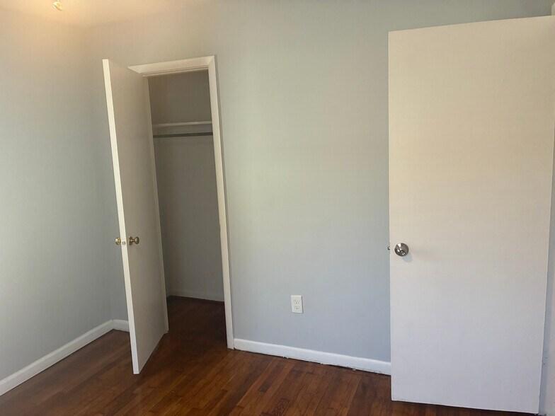 Building Photo - Room in Duplex on Union Rd SW