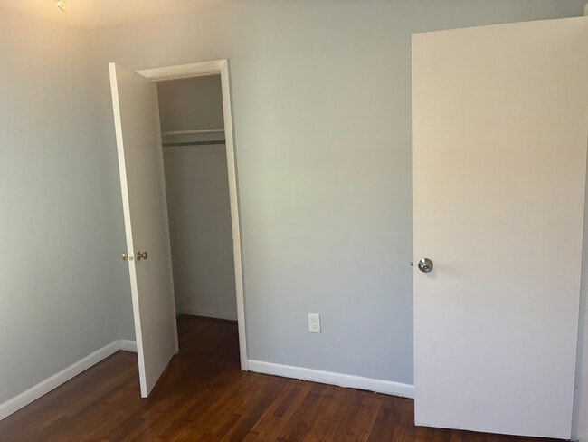 Building Photo - Room in Duplex on Union Rd SW