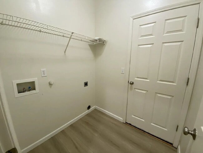 Building Photo - 660 Callahan Dr